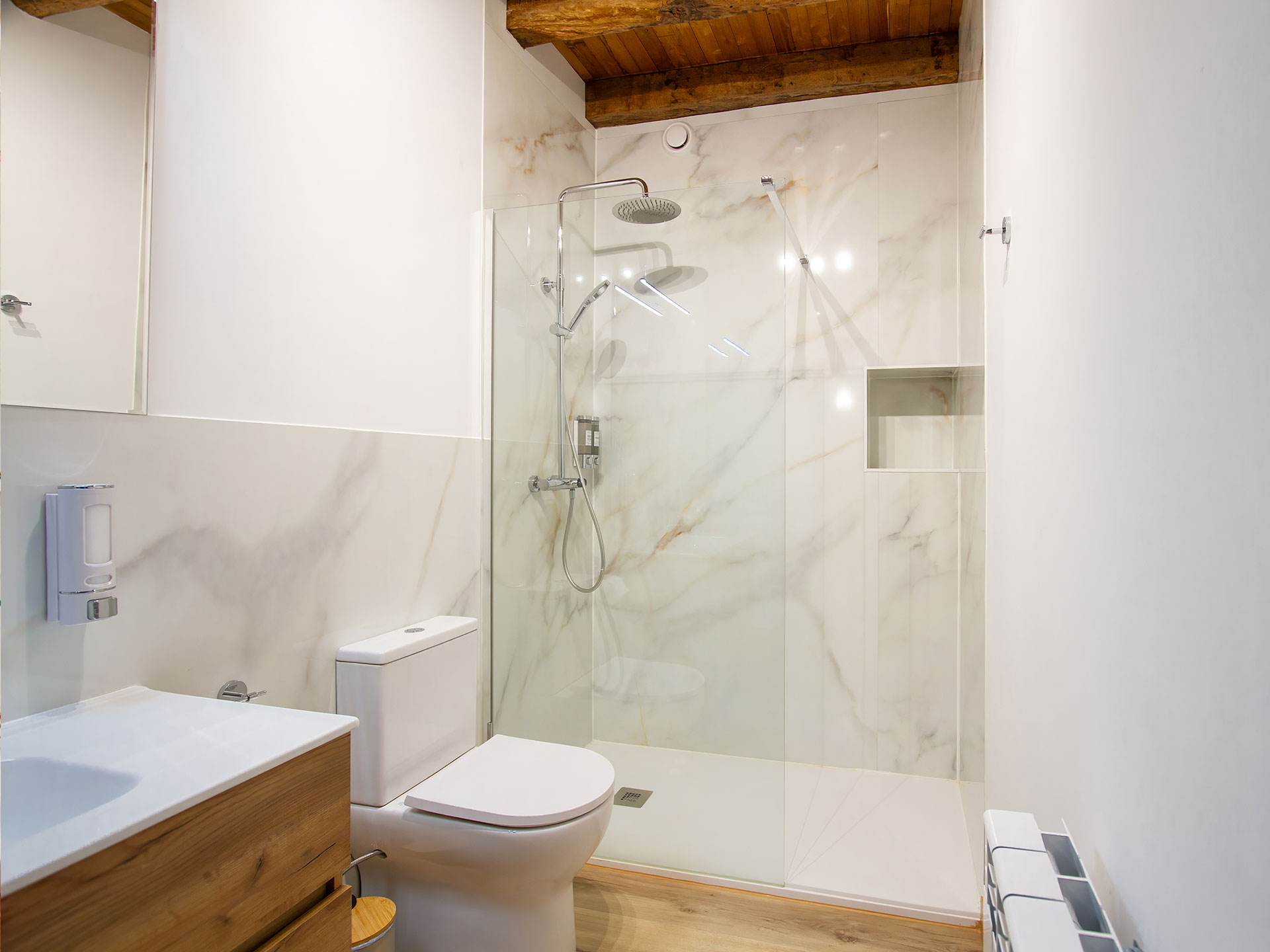 Baño de la segunda planta | Casa Betraunea