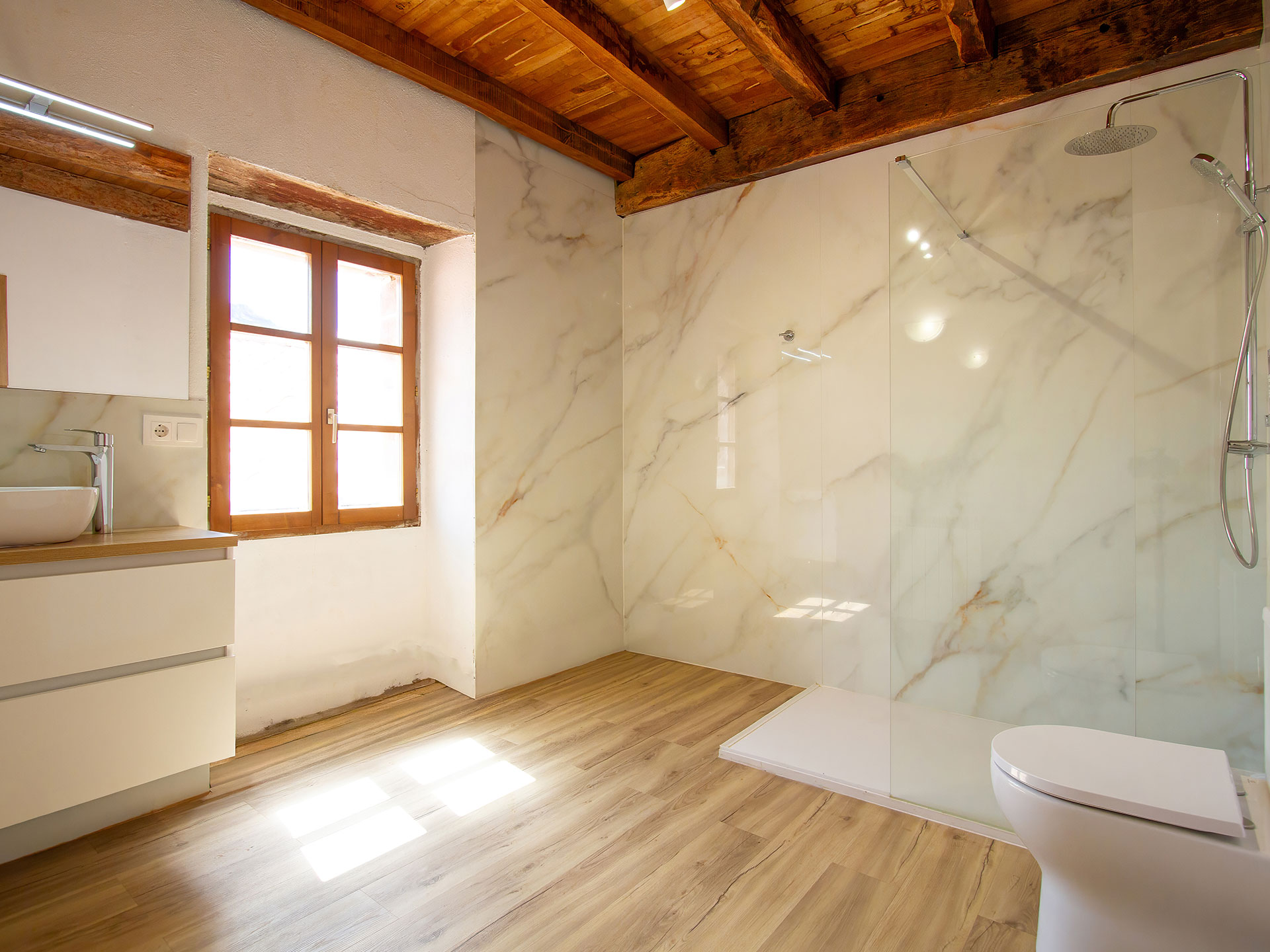 Baño de la segunda planta | Casa Betraunea