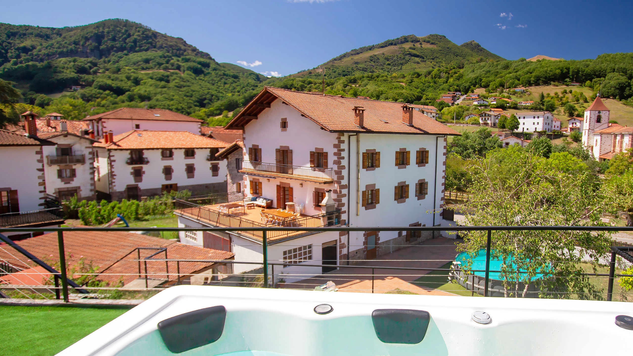 Casa Betraunea desde el spa